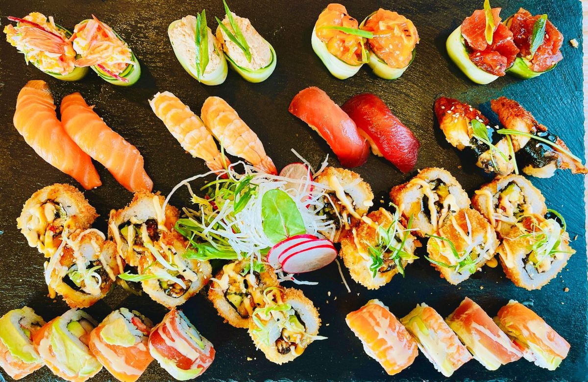 Partyset 5: Gunkan, Nigiri, Tempura-Inside-Out-Rollen und Inside-Out-Rollen