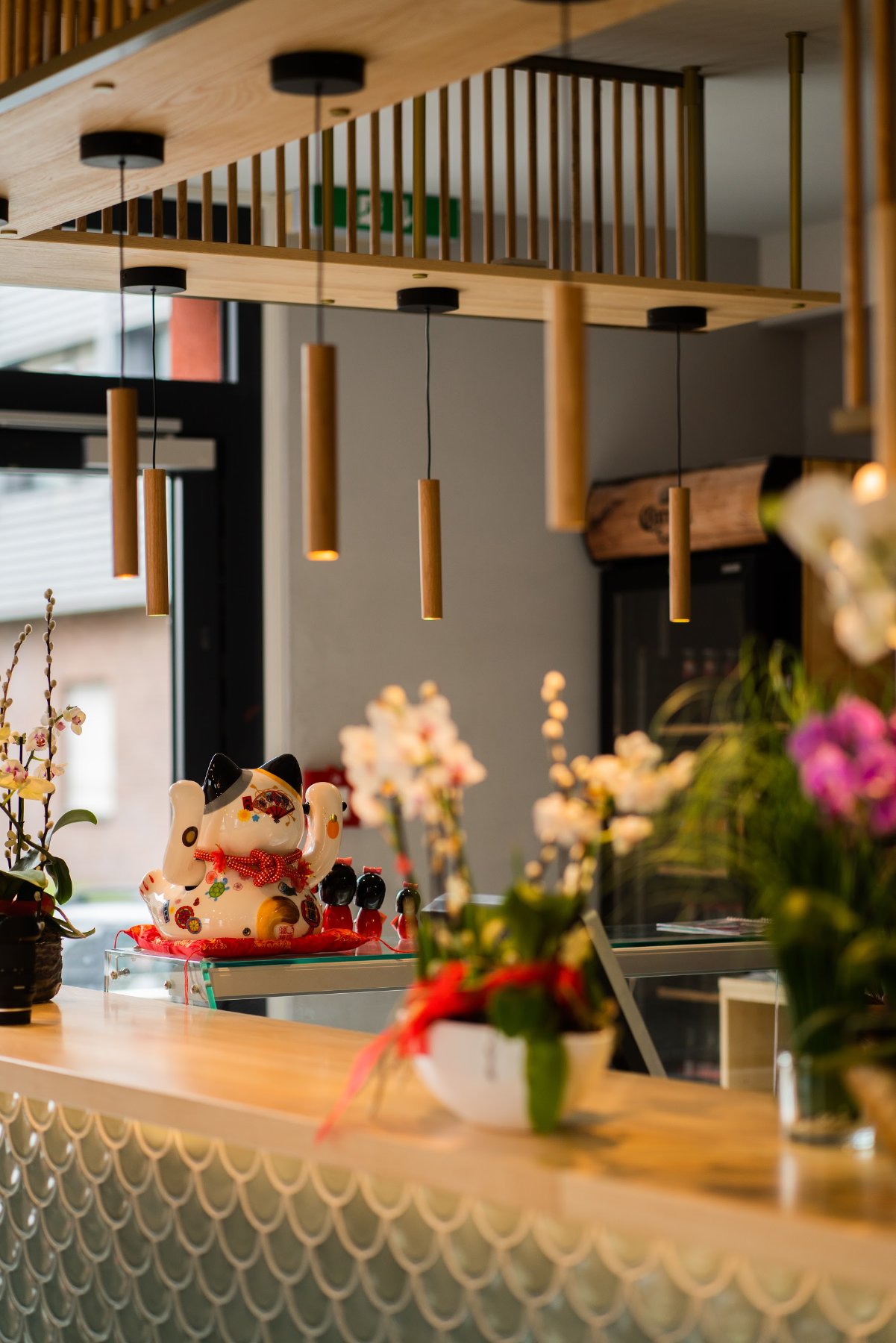 Theke mit Blüten