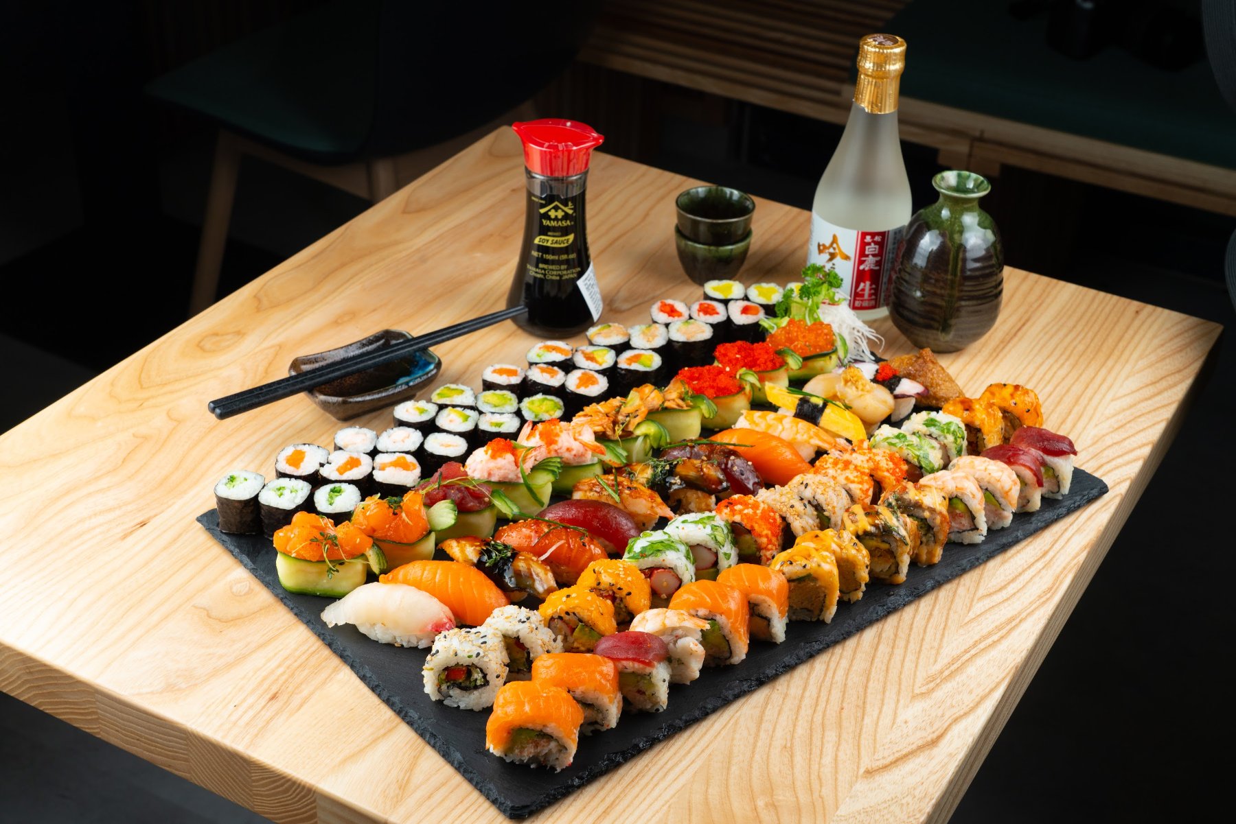 Partyplatte mit Sojasoße und Sake